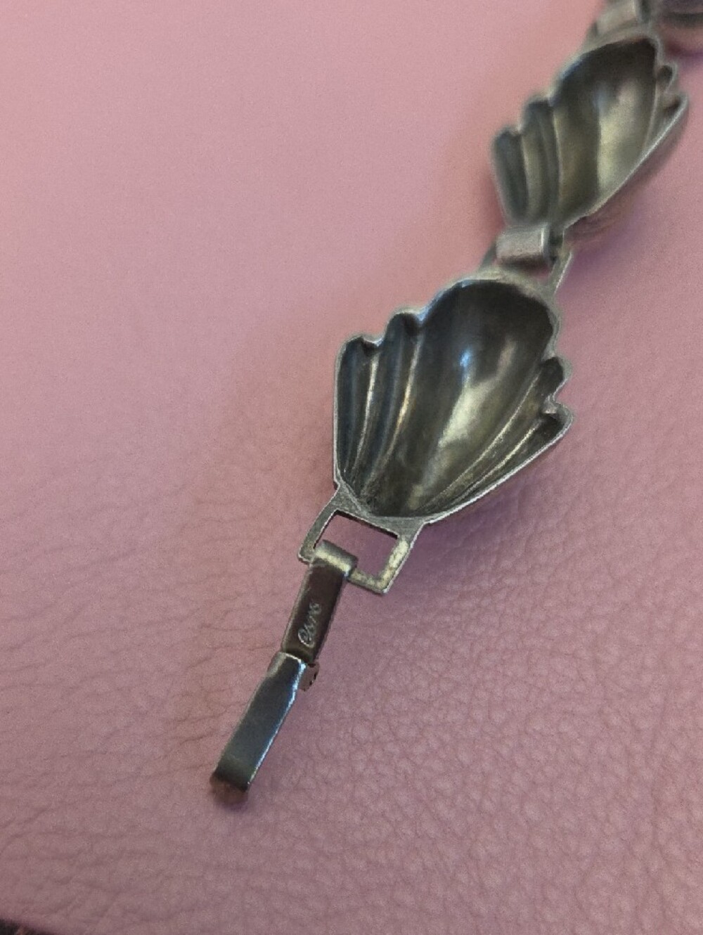 VINTAGE CORO-Silver Shell-Link Bracelet and Clip-On Earrings - Silver - Picture 3 of 5